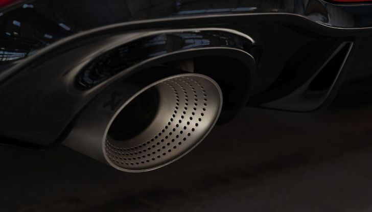 Volkswagen Golf GTI Edition 50: 325 CV di potenza e record al Nürburgring - Foto 11 di 14