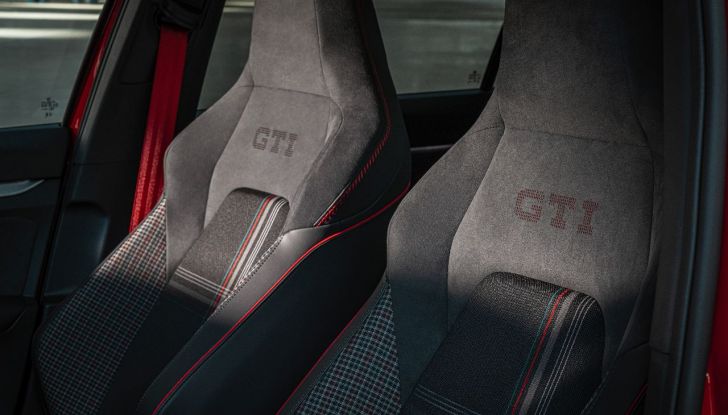 Volkswagen Golf GTI Edition 50: 325 CV di potenza e record al Nürburgring - Foto 14 di 14