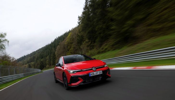Volkswagen Golf GTI Edition 50: 325 CV di potenza e record al Nürburgring - Foto 2 di 14