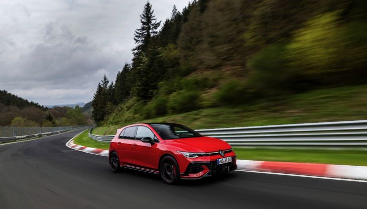Volkswagen Golf GTI Edition 50: 325 CV di potenza e record al Nürburgring - Foto 3 di 14