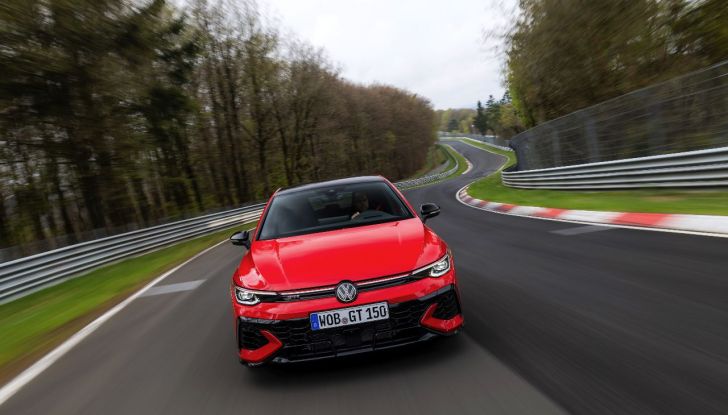 Volkswagen Golf GTI Edition 50: 325 CV di potenza e record al Nürburgring - Foto 4 di 14