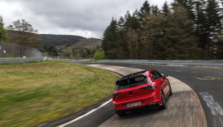 Volkswagen Golf GTI Edition 50: 325 CV di potenza e record al Nürburgring - Foto 6 di 14