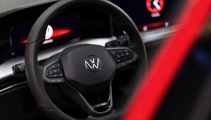 Volkswagen Golf GTI Edition 50: 325 CV di potenza e record al Nürburgring - Foto 8 di 14