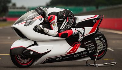 Wmc 250 EV: la moto elettrica con trazione integrale che sogna i 400 km/h