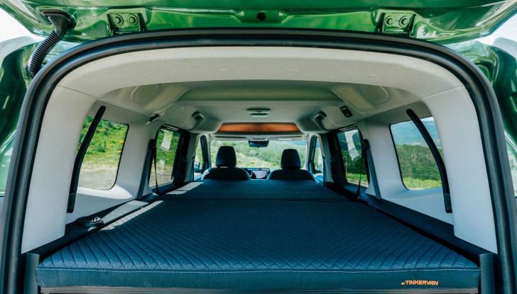 Ford Tourneo Courier by Tinkervan: il camper compatto, economico e adatto a ogni stagione - Foto 10 di 17