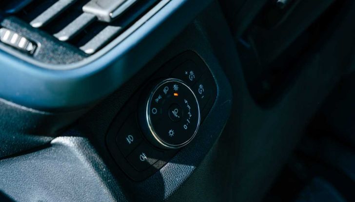 Ford Tourneo Courier by Tinkervan: il camper compatto, economico e adatto a ogni stagione - Foto 4 di 17