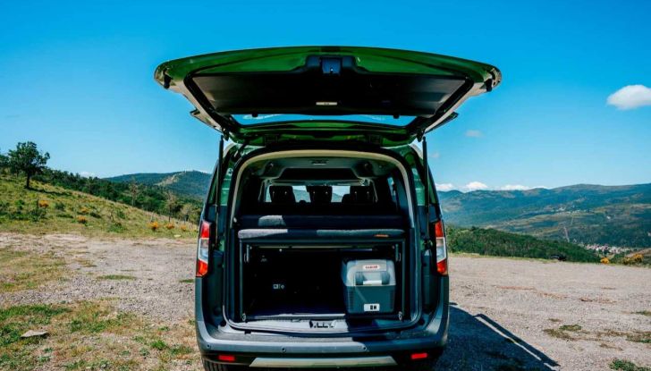 Ford Tourneo Courier by Tinkervan: il camper compatto, economico e adatto a ogni stagione - Foto 7 di 17