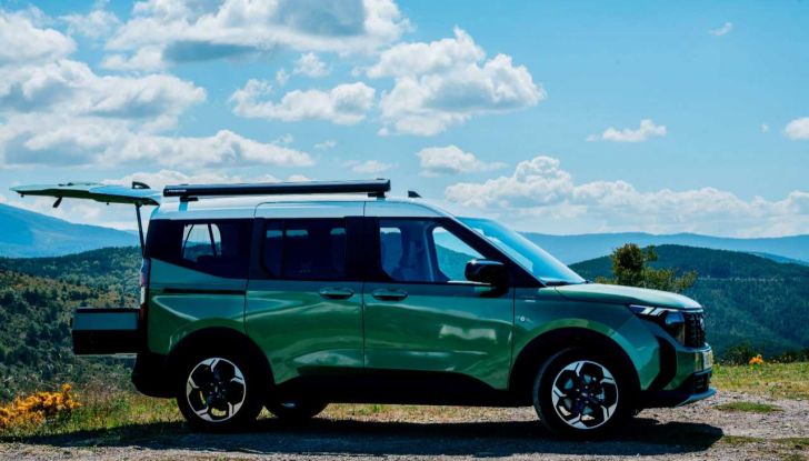 Ford Tourneo Courier by Tinkervan: il camper compatto, economico e adatto a ogni stagione - Foto 9 di 17