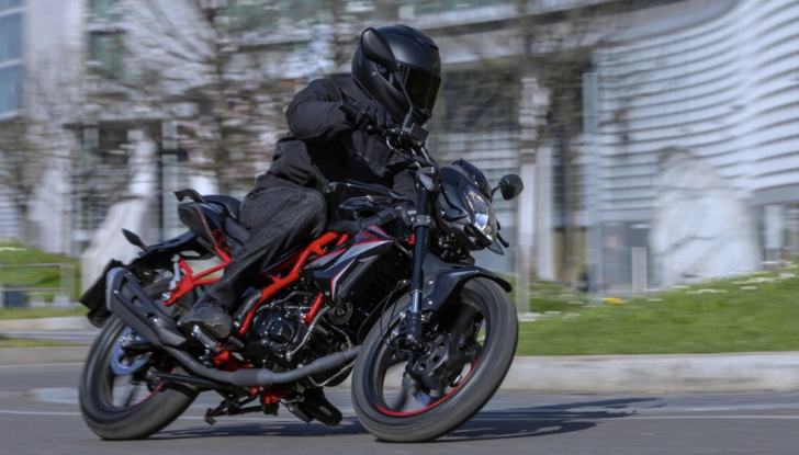 Naked 125 sotto i 3.000 euro: ecco le migliori moto per neopatentati - Foto 12 di 18