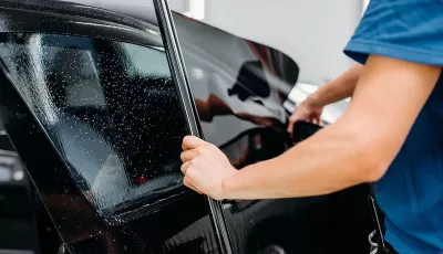 Oscurare i vetri dell’auto: quando è legale e cosa dice la legge