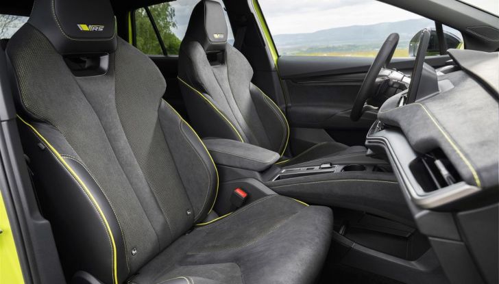 Skoda Elroq RS 2025: debutta la versione sportiva del SUV compatto elettrico - Foto 11 di 17