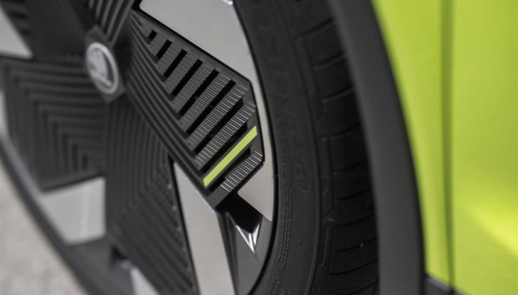 Skoda Elroq RS 2025: debutta la versione sportiva del SUV compatto elettrico - Foto 7 di 17