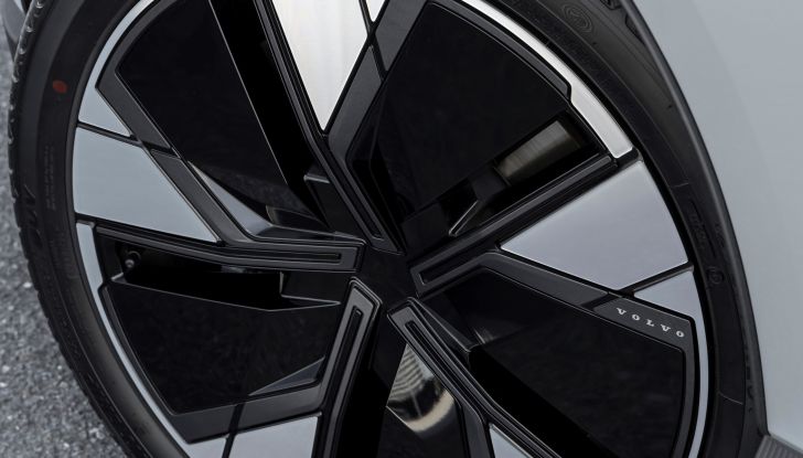 Test drive Volvo XC60: prova su strada, prestazioni e dati tecnici - Foto 9 di 25
