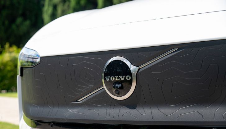 Test drive Volvo XC60: prova su strada, prestazioni e dati tecnici - Foto 21 di 25