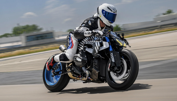 Bmw R 1300 R Titan, la special da gara con Nos e carbonio - Foto 1 di 8