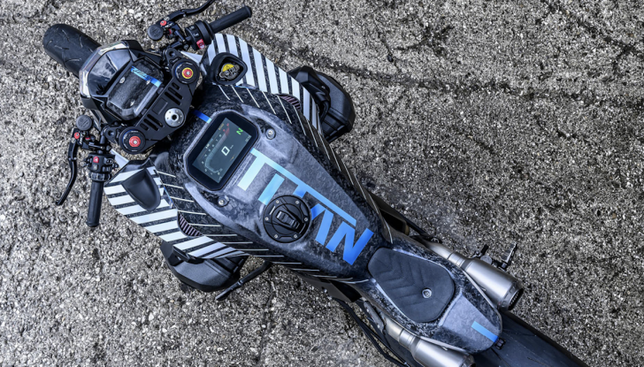 Bmw R 1300 R Titan, la special da gara con Nos e carbonio - Foto 3 di 8