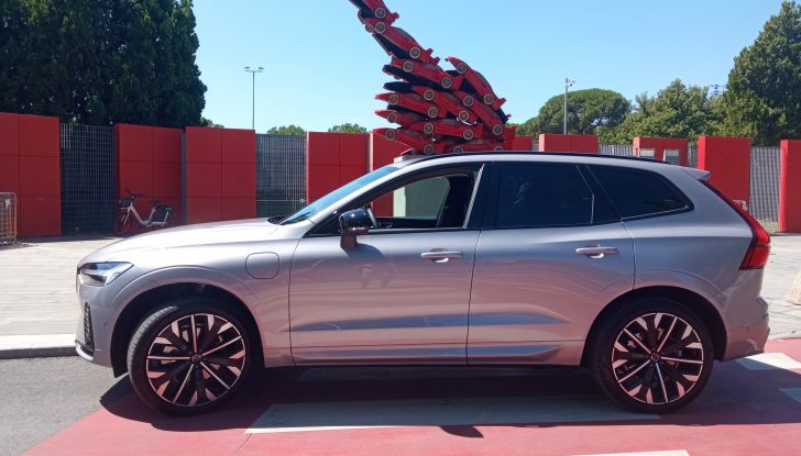 Test drive Volvo XC60: prova su strada, prestazioni e dati tecnici - Foto 2 di 25