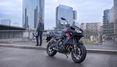 Kawasaki Versys 650 2026: nuovi colori e più tecnologia, ma stessa meccanica