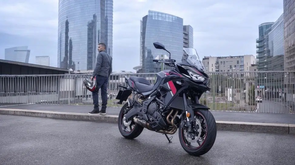 Kawasaki Versys 650 2026: nuovi colori e più tecnologia, ma stessa meccanica
