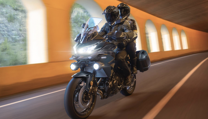 Kawasaki Versys 650 2026: nuovi colori e più tecnologia, ma stessa meccanica - Foto 6 di 9