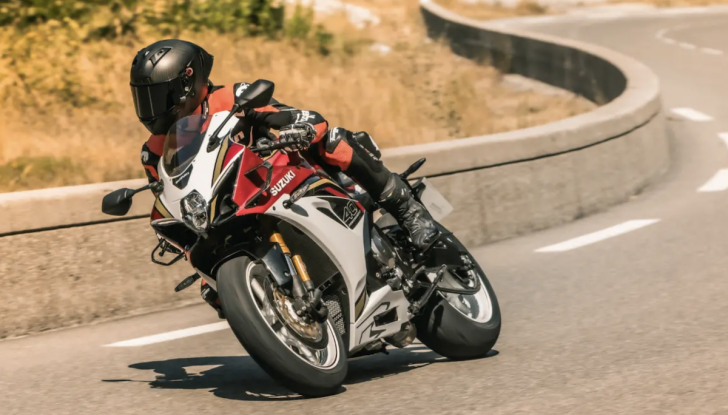 Suzuki GSX-R1000R 2025: ritorno in grande stile per i 40 anni della leggenda - Foto 11 di 12