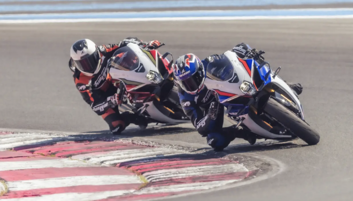 Suzuki GSX-R1000R 2025: ritorno in grande stile per i 40 anni della leggenda - Foto 2 di 12