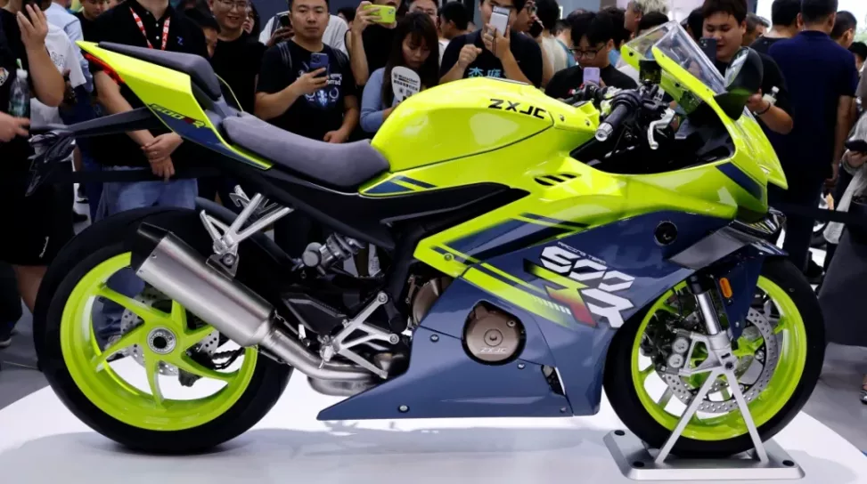 Zxmoto svela la 820RR: la sportiva cinese a 3 cilindri da 148 CV