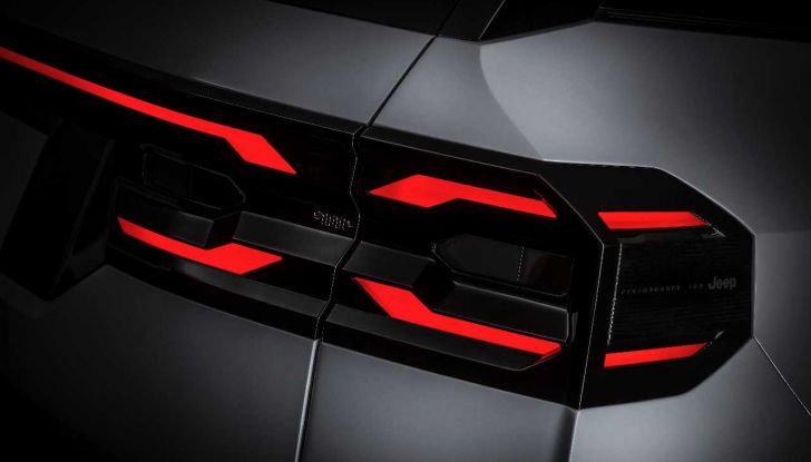 Jeep Compass 4xe 2025: prime immagini, interni rinnovati e trazione elettrica integrale - Foto 12 di 15