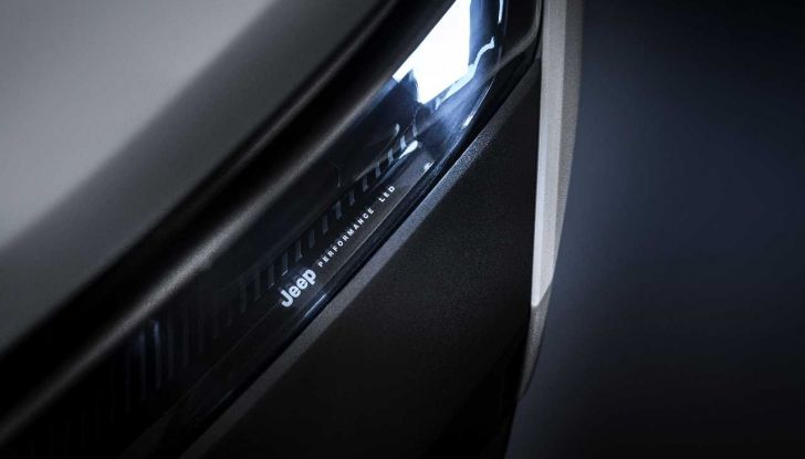 Jeep Compass 4xe 2025: prime immagini, interni rinnovati e trazione elettrica integrale - Foto 14 di 15