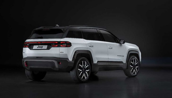 Jeep Compass 4xe 2025: prime immagini, interni rinnovati e trazione elettrica integrale - Foto 8 di 15