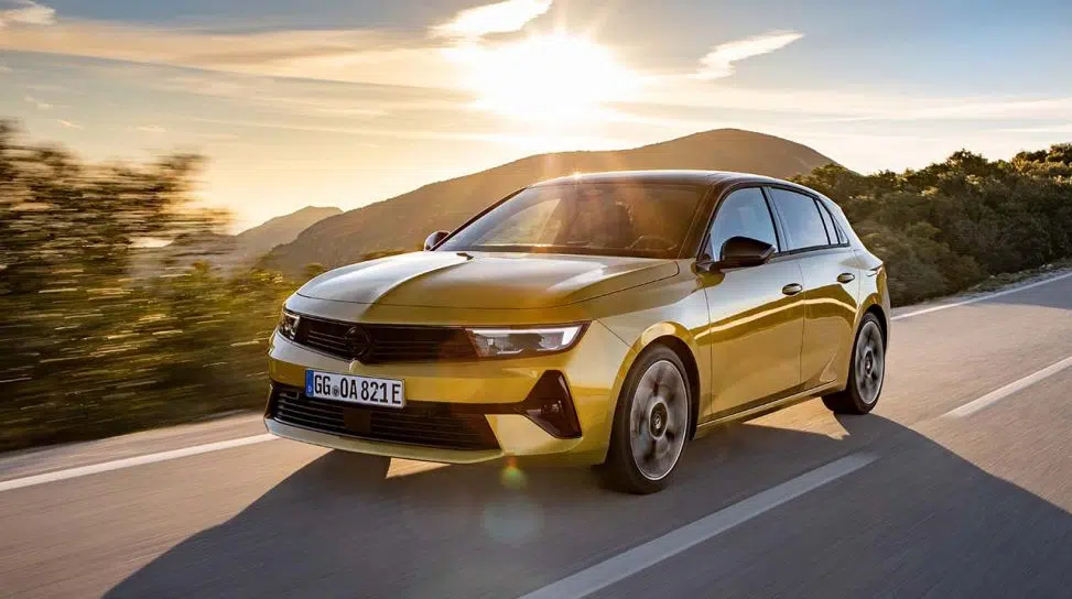 Opel Astra 2025: nuova versione ibrida plug-in disponibile a prezzi invariati