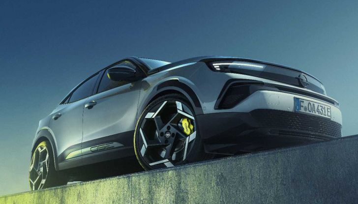 Opel Mokka GSE 2025: 280 CV, 200 km/h e design sportivo ispirato al rally - Foto 5 di 9