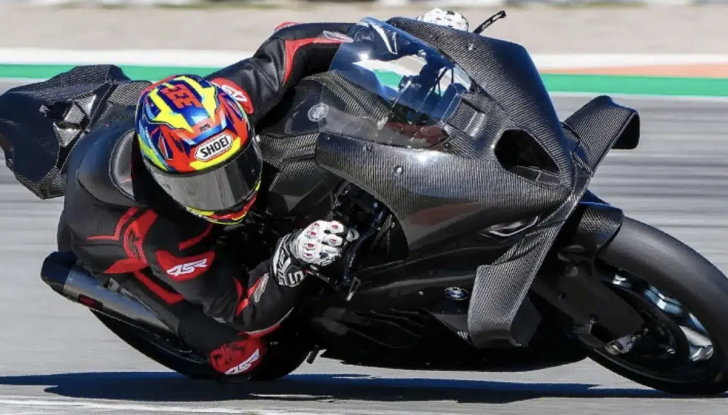 BMW M 1000 RR RC-SBK-M: 250 CV da pista pura, come quella di Razgatlıoglu - Foto 1 di 4