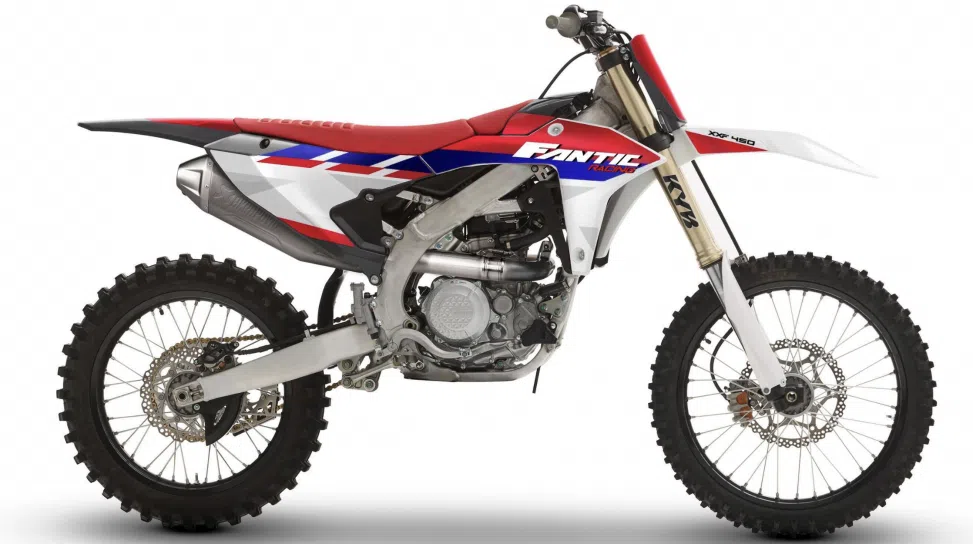 Fantic svela la gamma MX 2026: nuove livree, scarichi Akrapovic e DNA da gara