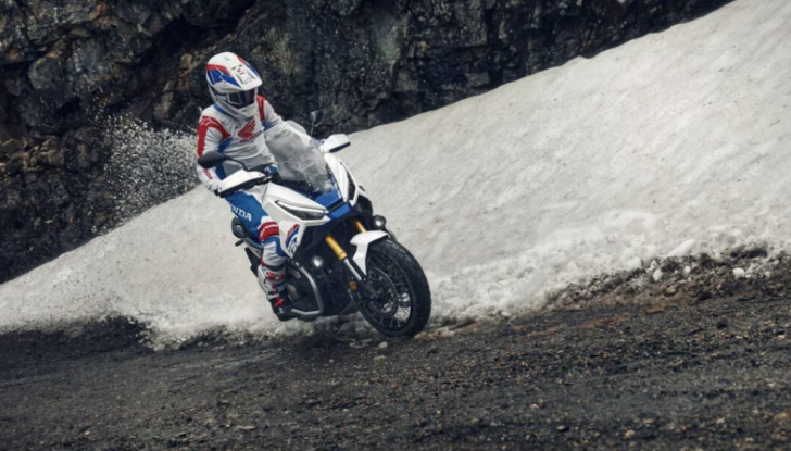 Honda X-ADV 2026: nuovo look, più comfort e materiali sostenibili - Foto 1 di 13