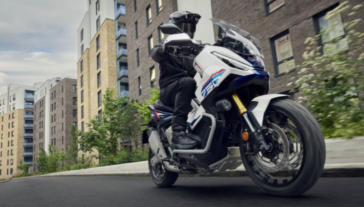 Honda X-ADV 2026: nuovo look, più comfort e materiali sostenibili - Foto 3 di 13