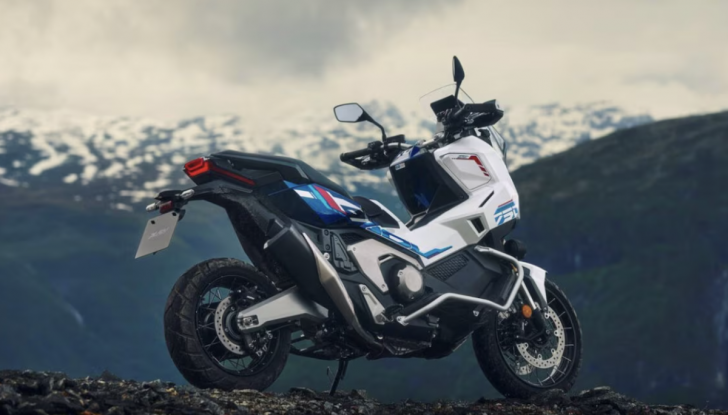 Honda X-ADV 2026: nuovo look, più comfort e materiali sostenibili - Foto 9 di 13