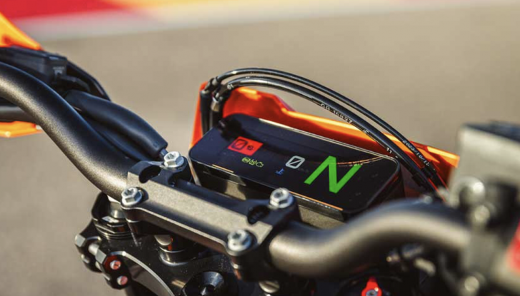 Ktm lancia le nuove 690 Enduro R e 690 Smc R: evoluzione tecnica e puro divertimento - Foto 2 di 10