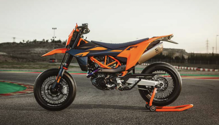Ktm lancia le nuove 690 Enduro R e 690 Smc R: evoluzione tecnica e puro divertimento - Foto 7 di 10