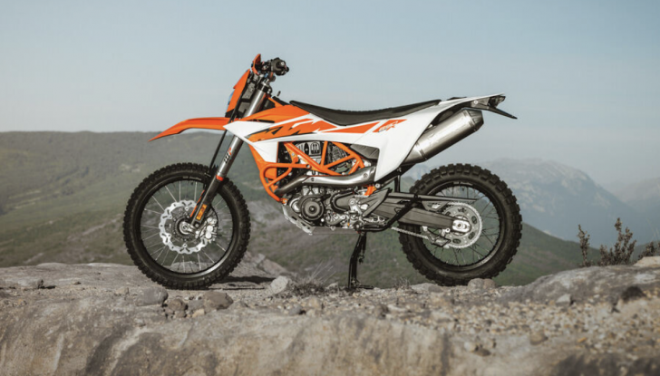 Ktm lancia le nuove 690 Enduro R e 690 Smc R: evoluzione tecnica e puro divertimento - Foto 8 di 10