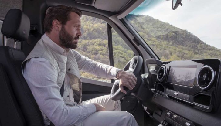 Adria Supertwin 4×4 2025: camper per tutte le stagioni su base Mercedes Sprinter - Foto 3 di 10