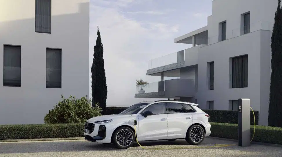 Audi Q3 SUV e-hybrid 2025: allestimenti e prezzi della nuova plug-in da 272 CV