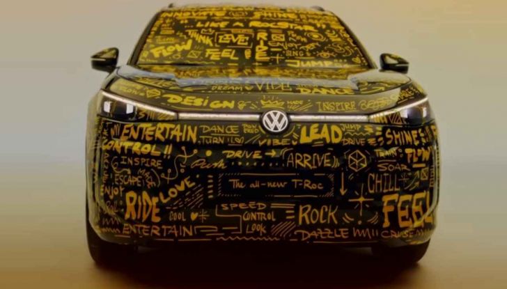 Volkswagen T-Roc 2025: nuova generazione, teaser interni e debutto a Monaco - Foto 6 di 9