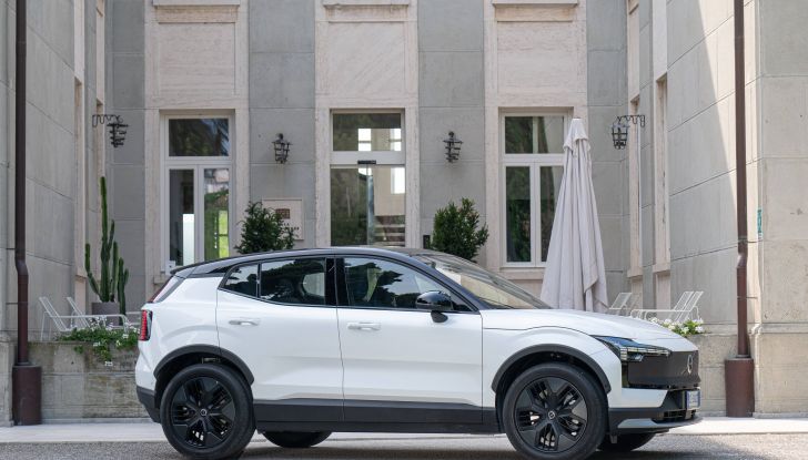 Volvo EX30 Cross Country prova su strada del nuovo fuoristrada elettrico - Foto 4 di 10