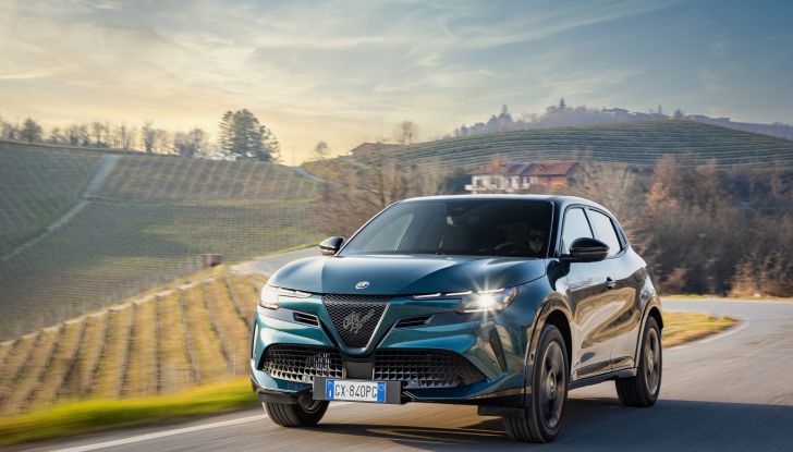 Alfa Romeo Junior MY26: debutta la nuova gamma con versioni e pacchetti inediti - Foto 1 di 7