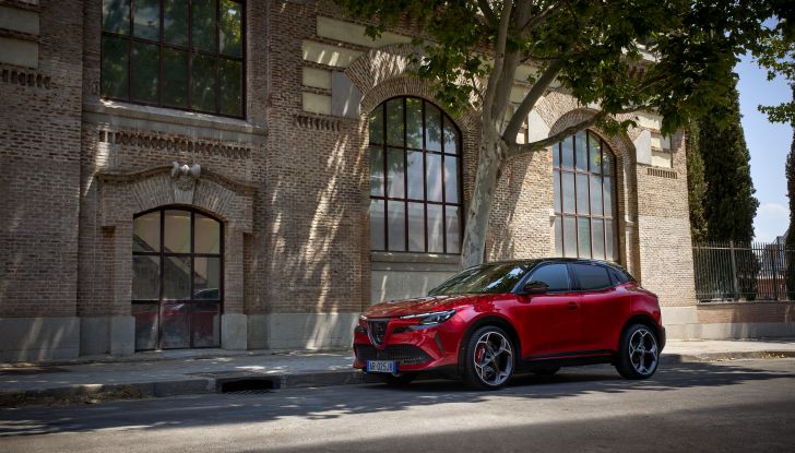 Alfa Romeo Junior MY26: debutta la nuova gamma con versioni e pacchetti inediti - Foto 2 di 7