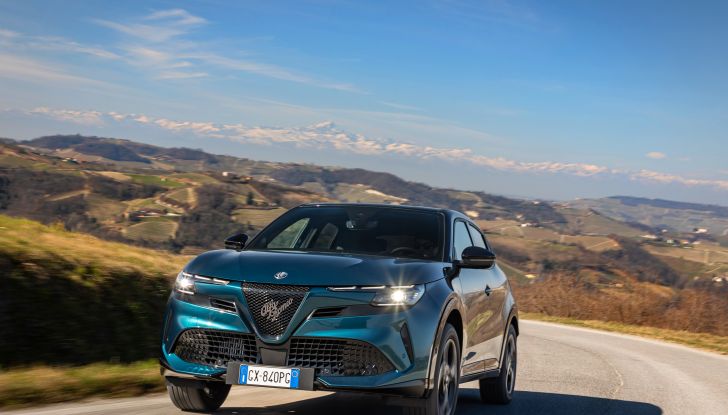 Alfa Romeo Junior MY26: debutta la nuova gamma con versioni e pacchetti inediti - Foto 3 di 7