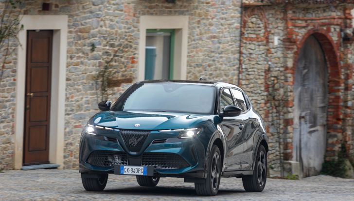 Alfa Romeo Junior MY26: debutta la nuova gamma con versioni e pacchetti inediti - Foto 4 di 7