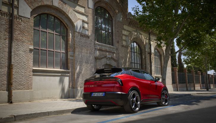 Alfa Romeo Junior MY26: debutta la nuova gamma con versioni e pacchetti inediti - Foto 5 di 7