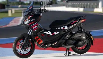 Aprilia SR GT Replica 2025: stile MotoGP per lo scooter urban adventure